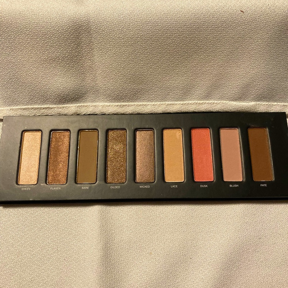Ease-to-wear Eyeshadow Palette